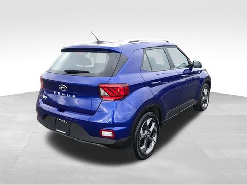 Used 2025 Hyundai Venue SEL FWD image 10