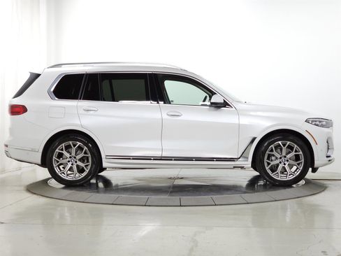 Used 2021 BMW X7 xDrive40i w/ Premium Package AWD/4WD image 12