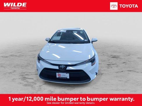 Certified 2025 Toyota Corolla LE FWD image 4