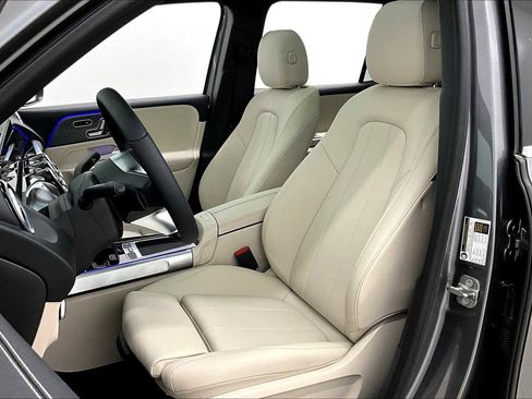 Used 2025 Mercedes-Benz GLB 250 image 9