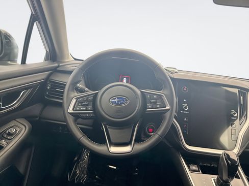 Used 2025 Subaru Outback Premium AWD/4WD image 12