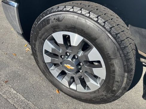 Used 2024 Chevrolet Silverado 2500 LT image 31