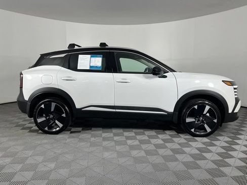 Used 2025 Nissan Kicks SR FWD image 13