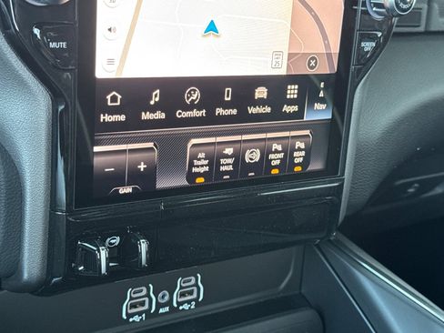 New 2026 RAM 3500 Laramie AWD/4WD image 19