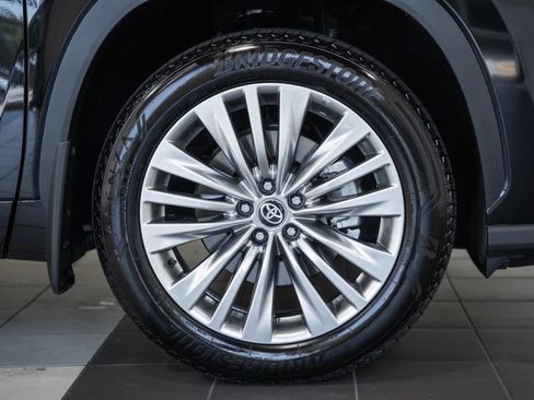 Used 2026 Toyota Highlander Platinum AWD/4WD image 21