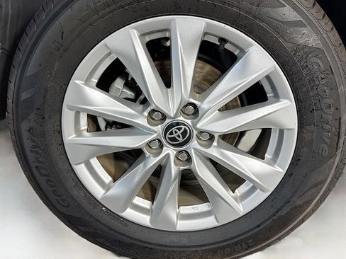 Used 2023 Toyota Corolla Cross LE image 33