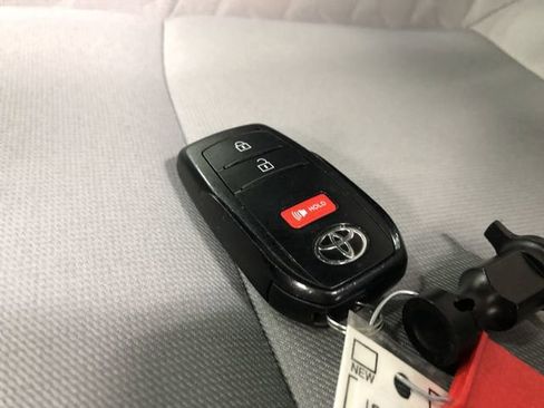 Used 2025 Toyota Tacoma SR5 image 30