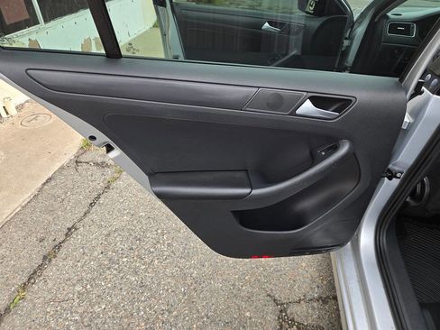 Used 2013 Volkswagen Jetta S image 23