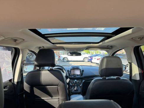 Used 2015 Ford Escape Titanium FWD image 32