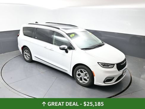 Used 2023 Chrysler Pacifica Limited FWD image 47
