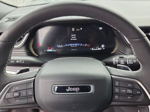 Used 2025 Jeep Grand Cherokee L Altitude RWD image 23