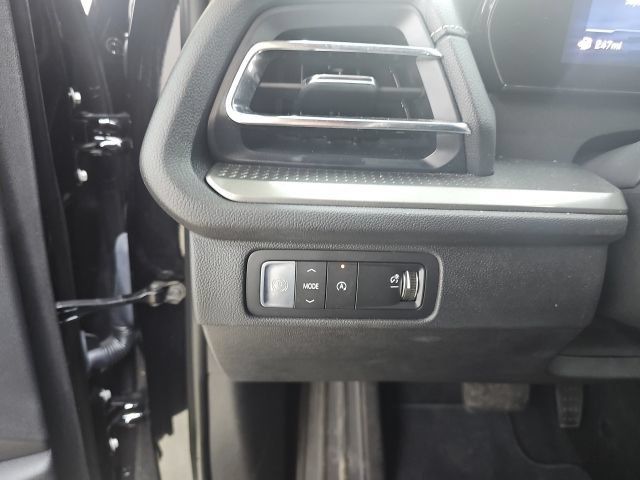 Used 2026 Chevrolet Traverse LT w/ Driver Confidence Package FWD image 30