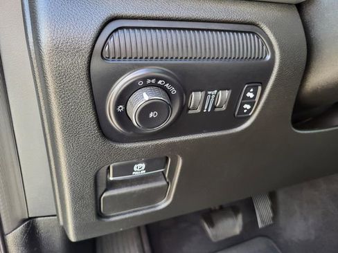 Used 2024 Jeep Wagoneer Series II w/ Flexible Seating Group RWD image 6