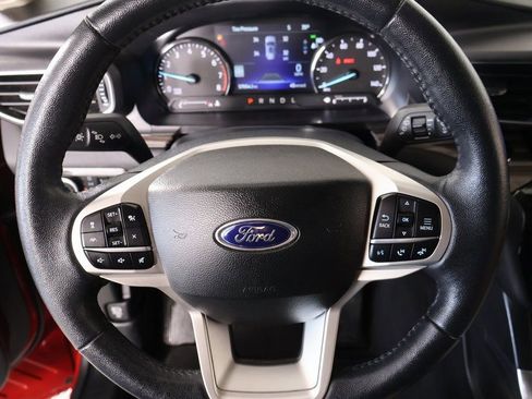Used 2023 Ford Explorer Limited image 3