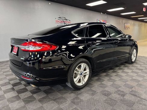 Used 2018 Ford Fusion SE w/ Fusion SE Technology Package image 15