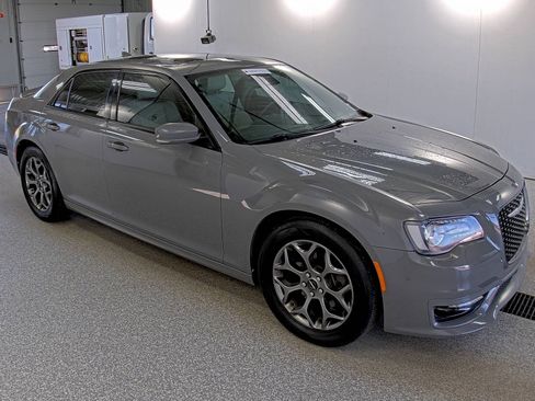 Used 2017 Chrysler 300 S RWD image 5
