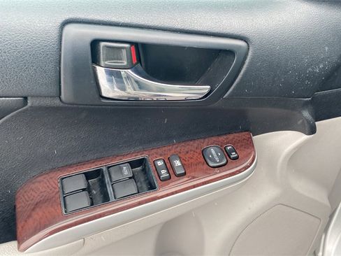 Used 2014 Toyota Camry XLE w/ Leather Package image 13