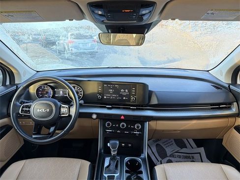 Used 2024 Kia Carnival LX image 20