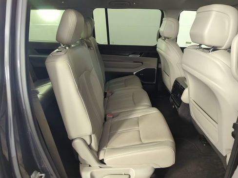 Used 2024 Jeep Wagoneer L Series II image 33