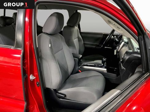 Certified 2021 Toyota Tacoma SR5 AWD/4WD image 9