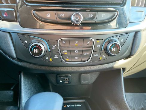 Used 2023 Chevrolet Traverse High Country AWD/4WD image 16