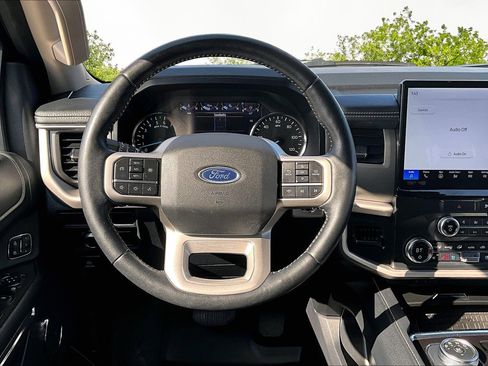 Used 2022 Ford Expedition Max XLT image 5