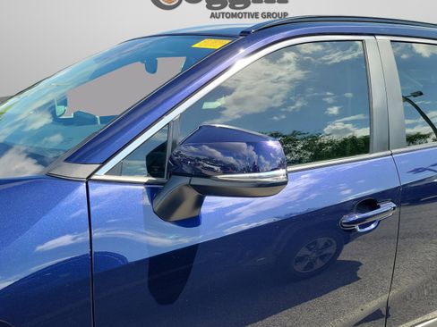 Used 2025 Toyota RAV4 XLE w/ Convenience Package FWD image 27