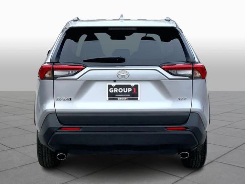 Used 2025 Toyota RAV4 XLE image 5