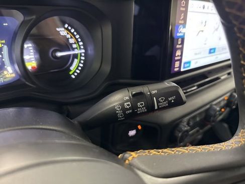 Used 2024 Jeep Wrangler Unlimited AWD/4WD image 35