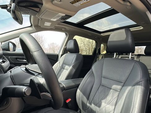 Certified 2025 Nissan Rogue Platinum image 12