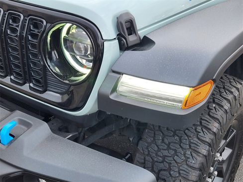 Used 2024 Jeep Wrangler Unlimited image 5