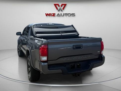 Used 2017 Toyota Tacoma TRD Sport w/ Tow Package AWD/4WD image 3
