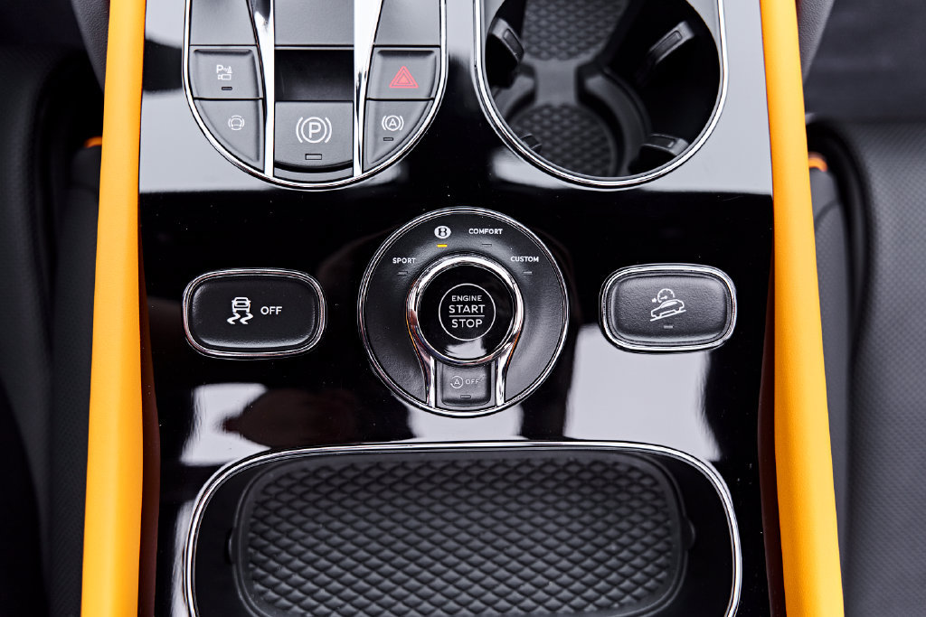 Used 2025 Bentley Bentayga AWD/4WD image 72