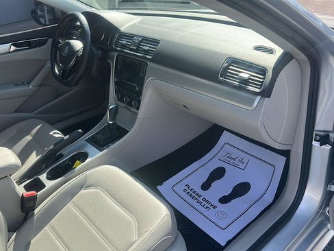Used 2019 Volkswagen Passat 2.0T Wolfsburg w/ Wheels & Sunroof Package FWD image 11