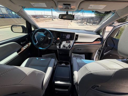 Used 2016 Toyota Sienna Limited AWD/4WD image 18