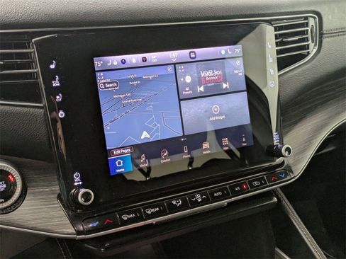 Certified 2024 Jeep Wagoneer Series II w/ Flexible Seating Group image 24