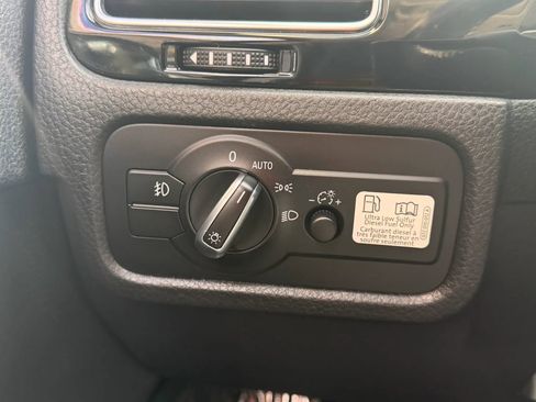 Used 2015 Volkswagen Touareg Sport AWD/4WD image 24