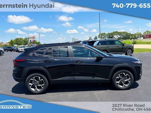 Used 2025 Chevrolet Trax LT FWD image 26