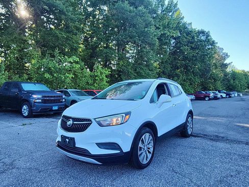 Used 2019 Buick Encore Preferred FWD image 1