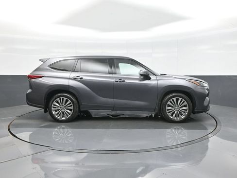 Certified 2021 Toyota Highlander Platinum AWD/4WD image 8
