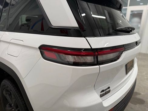 New 2026 Jeep Grand Cherokee Limited w/ Limited Altitude Package AWD/4WD image 6
