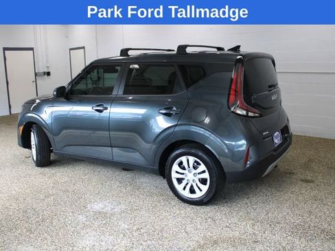 Used 2023 Kia Soul LX FWD image 2