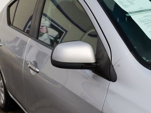 Used 2012 Nissan Versa SV w/ Convenience Pkg image 10