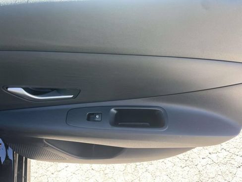 Used 2024 Hyundai Elantra SEL FWD image 9