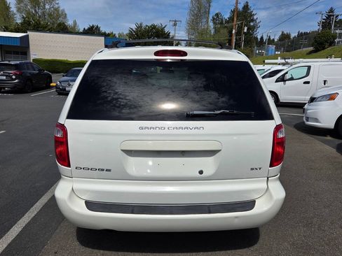 Used 2006 Dodge Grand Caravan SXT FWD image 6