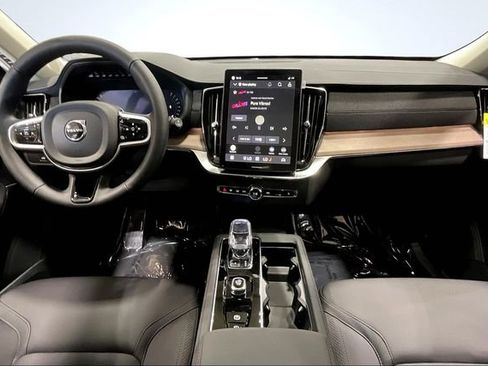 New 2026 Volvo XC90 B6 Plus w/ Protection Package Premier image 6