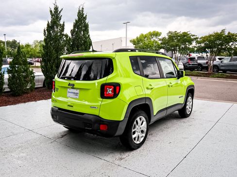Used 2018 Jeep Renegade Latitude AWD/4WD image 11