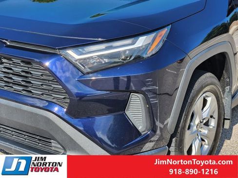 Used 2022 Toyota RAV4 XLE AWD/4WD image 11