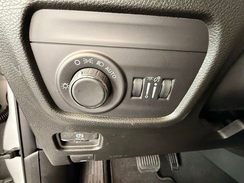 Used 2025 Jeep Grand Cherokee Altitude image 24