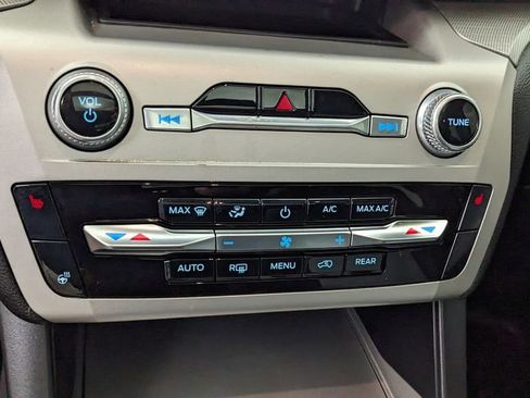 Certified 2022 Ford Explorer XLT w/ XLT Sport Appearance Package AWD/4WD image 31